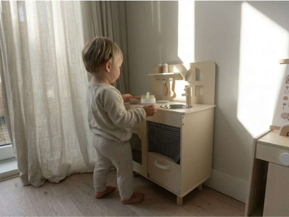 Medinė virtuvėlė su langu - Image 7